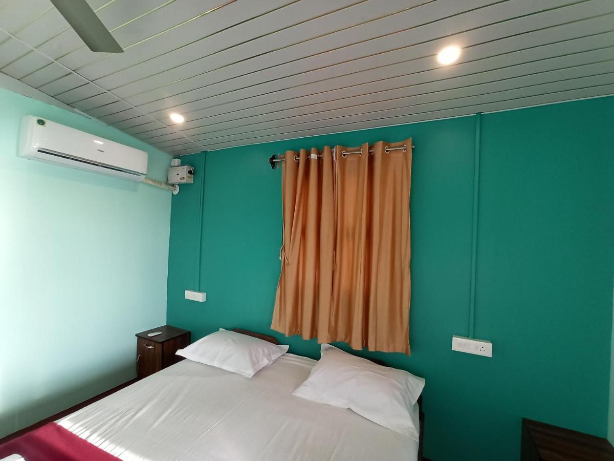 Casa Fiesta Sea Front Beach Huts Patnem Beach Bagian luar foto