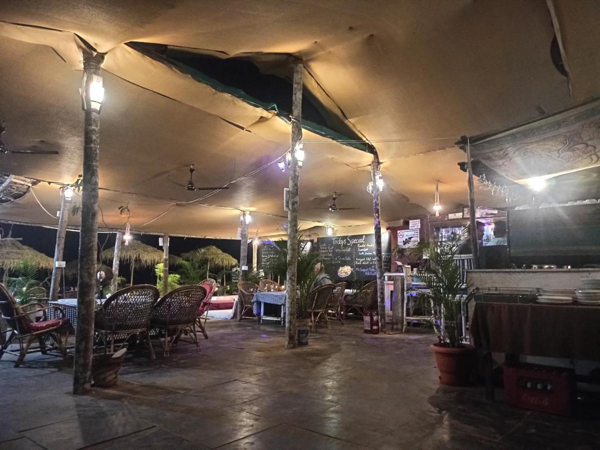 Casa Fiesta Sea Front Beach Huts Patnem Beach Bagian luar foto