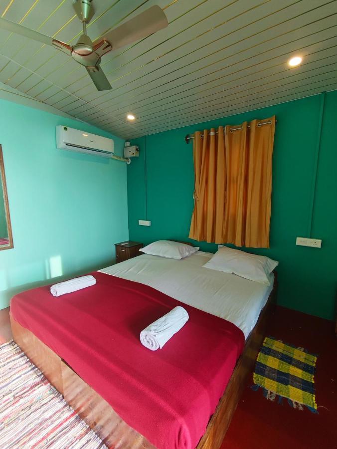 Casa Fiesta Sea Front Beach Huts Patnem Beach Bagian luar foto