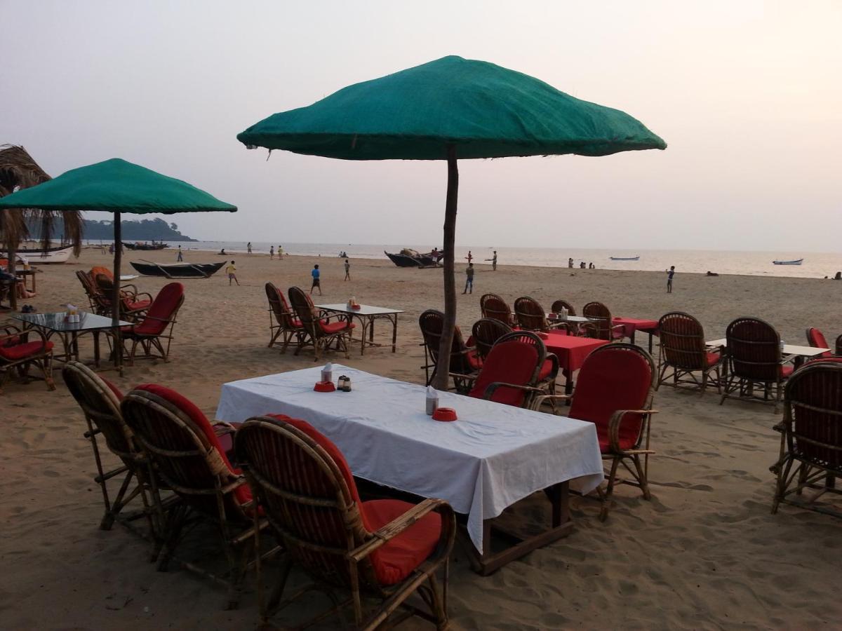Casa Fiesta Sea Front Beach Huts Patnem Beach Bagian luar foto