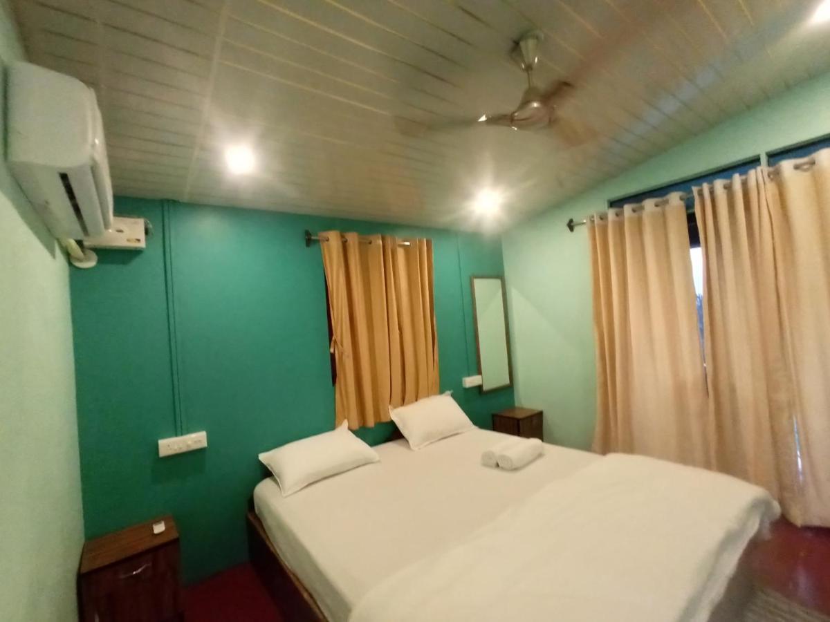 Casa Fiesta Sea Front Beach Huts Patnem Beach Bagian luar foto