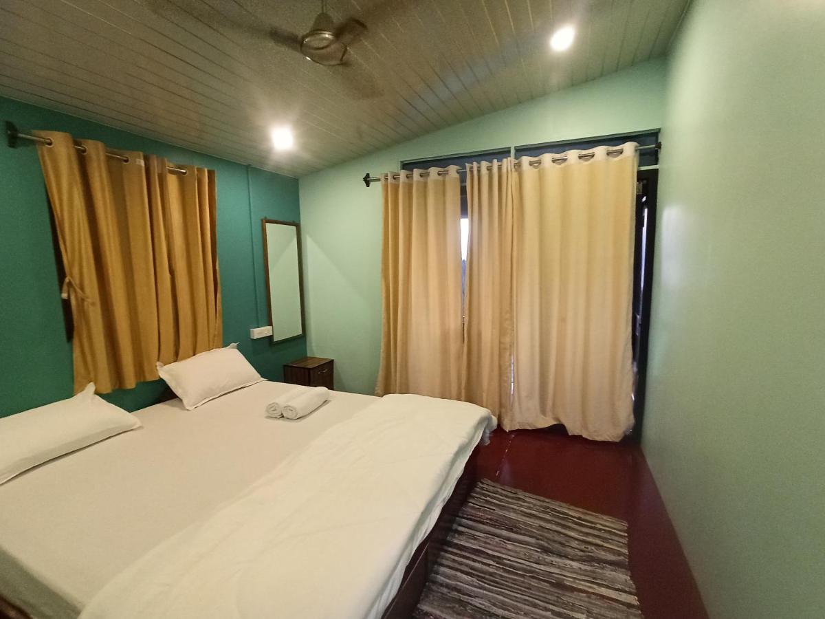 Casa Fiesta Sea Front Beach Huts Patnem Beach Bagian luar foto