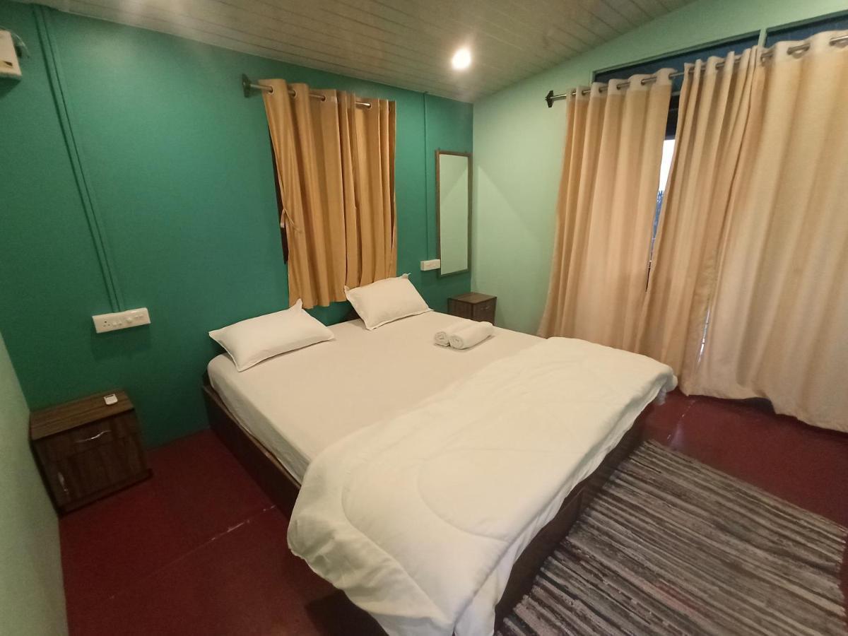 Casa Fiesta Sea Front Beach Huts Patnem Beach Bagian luar foto