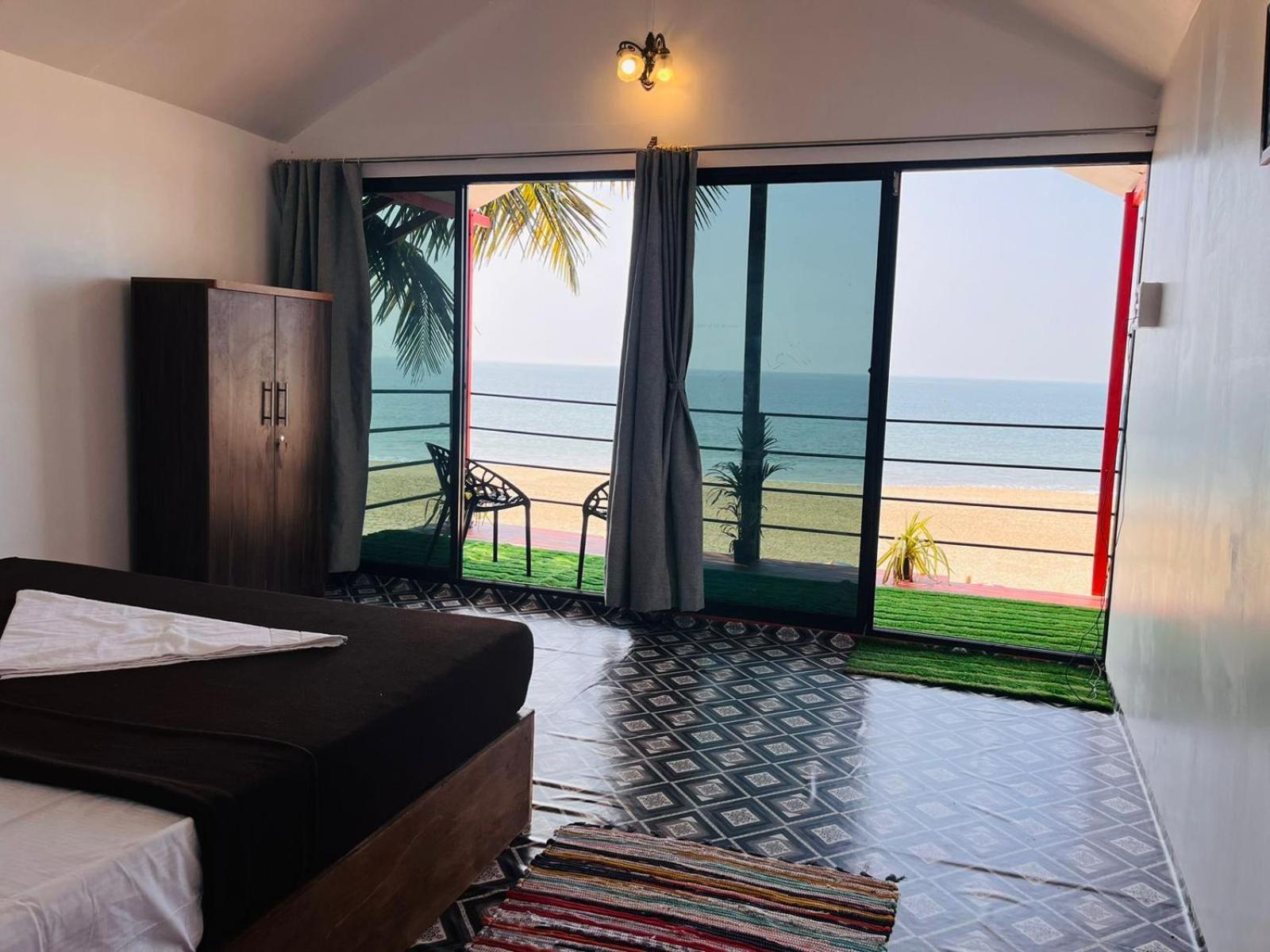 Casa Fiesta Sea Front Beach Huts Patnem Beach Bagian luar foto
